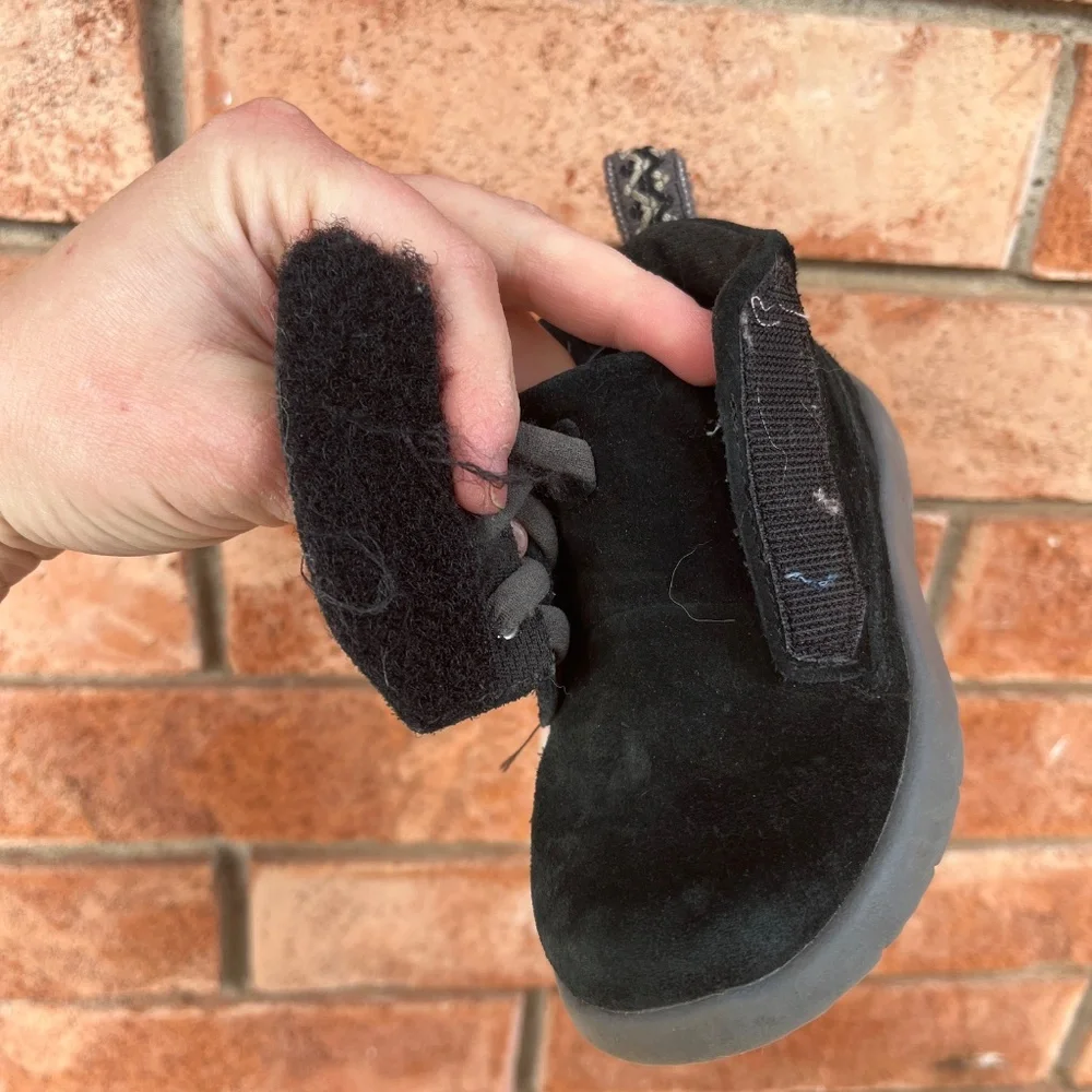 Ugg Toddler Girl Velcro Tennis shoes - Picture 5 of 6